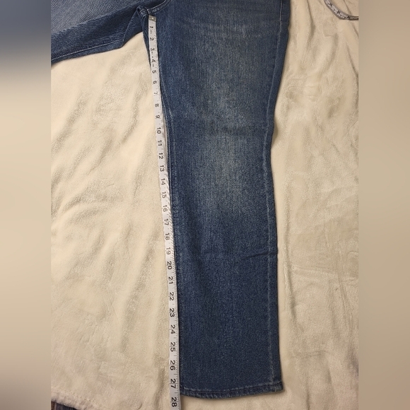 Old Navy WOW Straight Highrise Petite Jeans. Size 14P - Picture 3 of 8